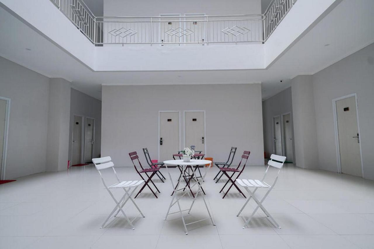 Urbanview Hotel Bari Syariah Palembang By Reddoorz Εξωτερικό φωτογραφία